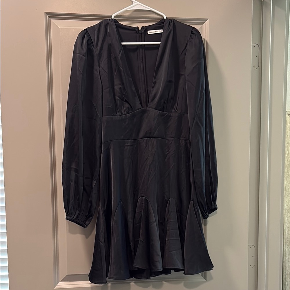 Abercrombie satin long sleeve v neck dress